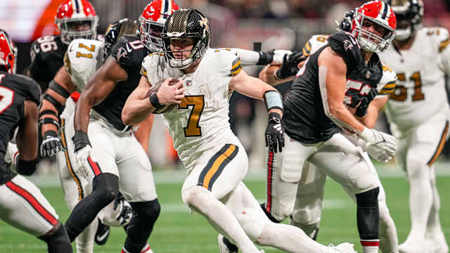 New Orleans Saints quarterback Taysom Hill (7) runs against the Atlanta Falcons